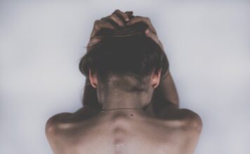 Jak spać Gdy boli kręgosłup lędźwiowy?